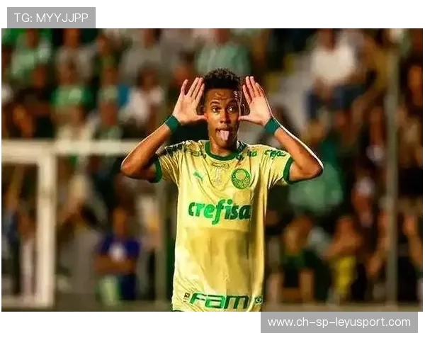 内马尔后脚跟磕球妙传，巴西配合极具观赏性